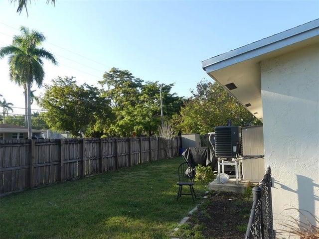 4 of 7 - 3296 Sw 44th St, Fort Lauderdale, FL