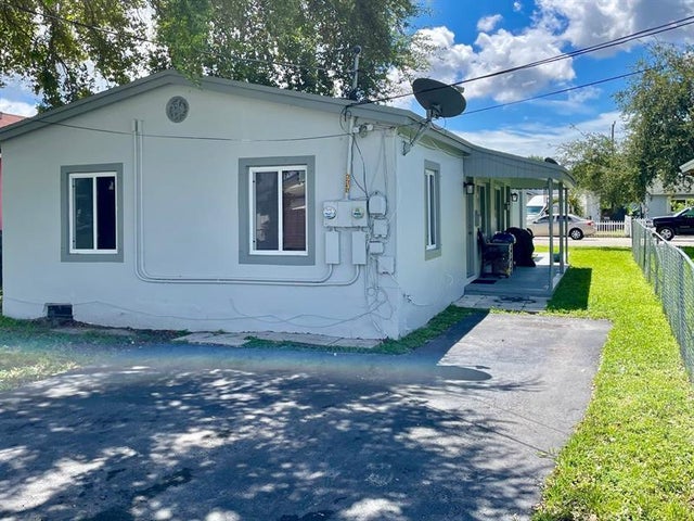 4 of 14 - 2229-31 Farragut St, Hollywood, FL