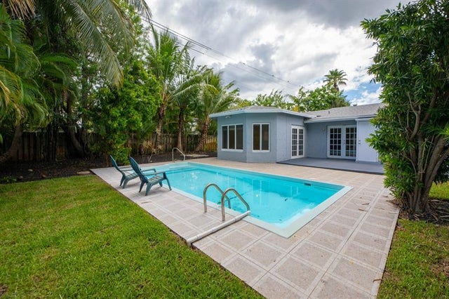 3 of 49 - 4500 Ne 15th Ave, Oakland Park, FL