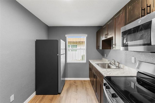 4 of 24 - 233 Nw 12th Ct, Pompano Beach, FL