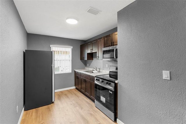5 of 23 - 237 Nw 12th Ct, Pompano Beach, FL