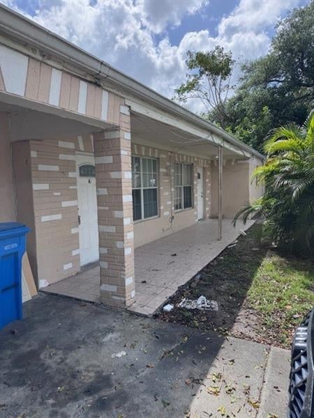 1 of 7 - 5902 Sw 26th Ter, West Park, FL