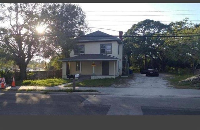 1 of 13 - 201 N 17th St, Fort Pierce, FL