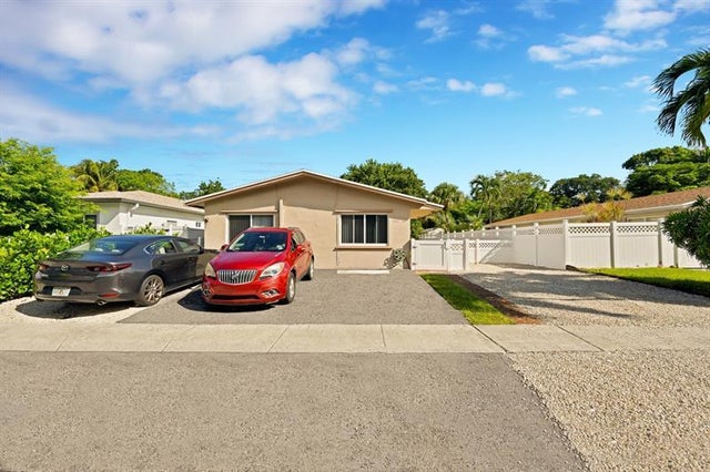 2 of 23 - 236-238 Sw 7th St, Dania, FL