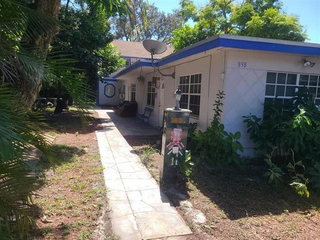 2 of 15 - 898 Ne 39th St, Oakland Park, FL
