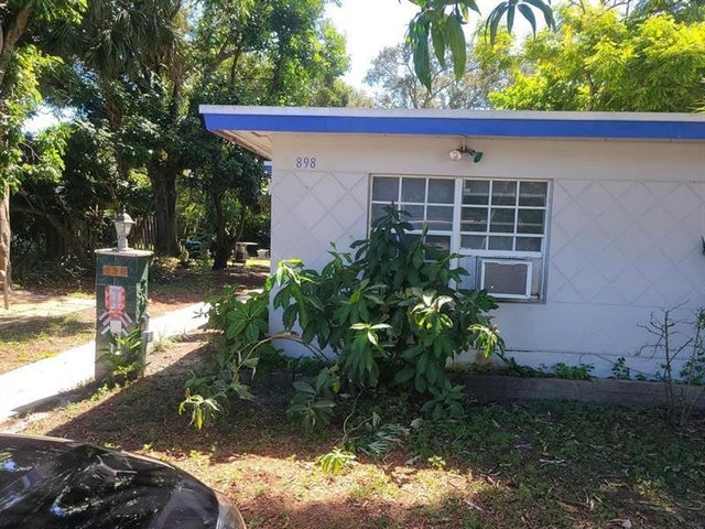 3 of 15 - 898 Ne 39th St, Oakland Park, FL