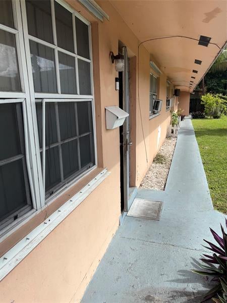 1 of 7 - 318 Sw 2nd Ct, Pompano Beach, FL