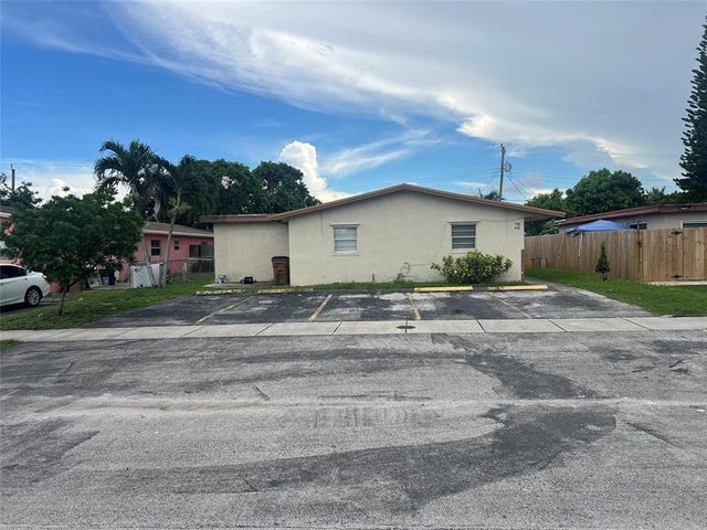 1 of 34 - 340-400 Ne 44th St, Deerfield Beach, FL