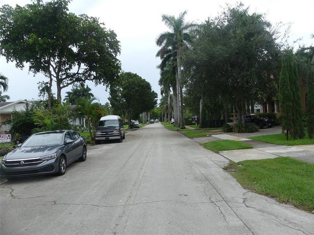 2 of 16 - 1629 Mayo St, Hollywood, FL