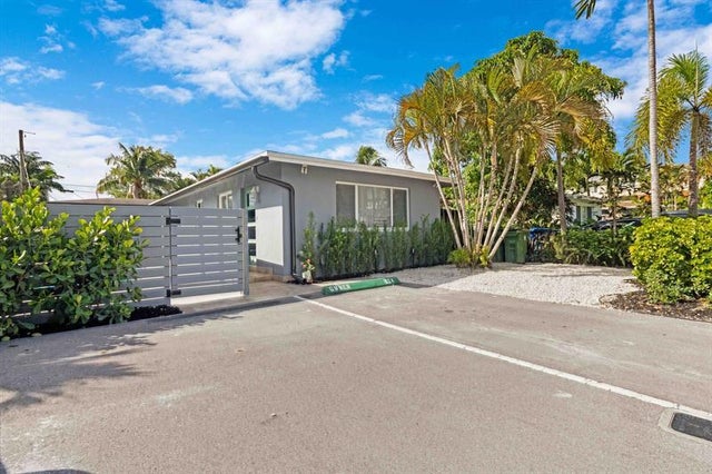 2 of 38 - 924 Ne 23rd Dr, Wilton Manors, FL
