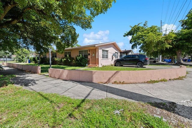 3 of 26 - 5747 Buchanan St, Hollywood, FL