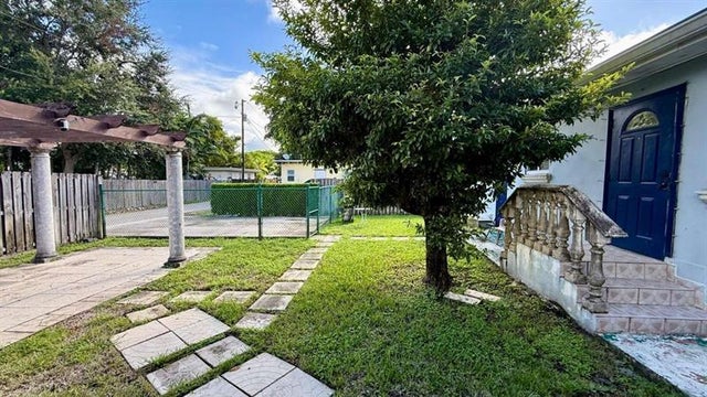 3 of 29 - 1935 Fletcher St A & B, Hollywood, FL