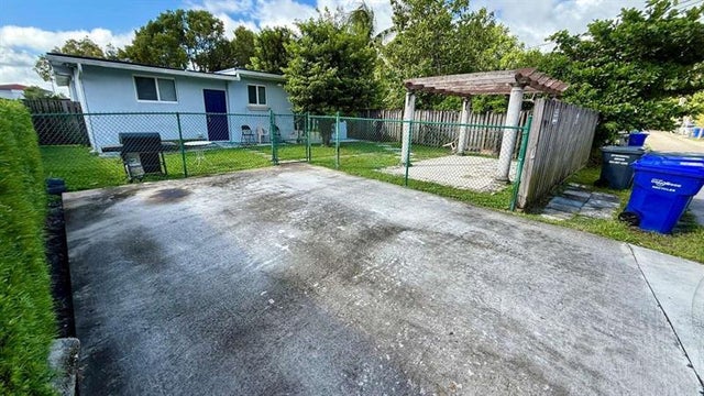 4 of 29 - 1935 Fletcher St A & B, Hollywood, FL