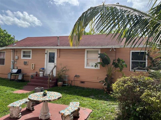 2 of 27 - 22 Sw 11th St, Dania, FL
