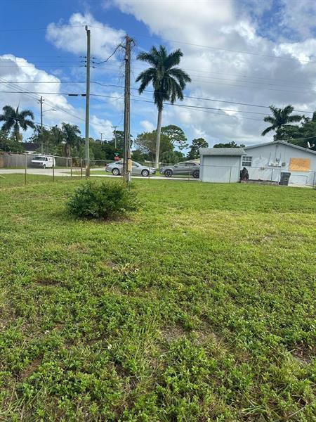 2 of 7 - 1600 Breezy Ln, West Palm Beach, FL