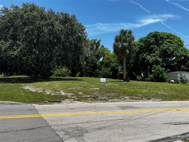 3 of 3 - 204 S Chillingworth Dr, West Palm Beach, FL