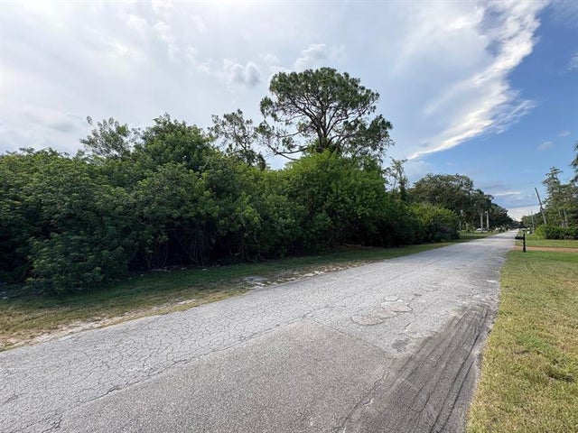 4 of 6 - 6011 Nw 77th Ter, Parkland, FL