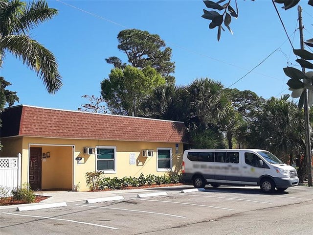 4 of 5 - 1100 Ne 23rd Dr, Wilton Manors, FL