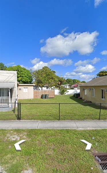 1 of 4 - 404 Foster Rd, Hallandale, FL