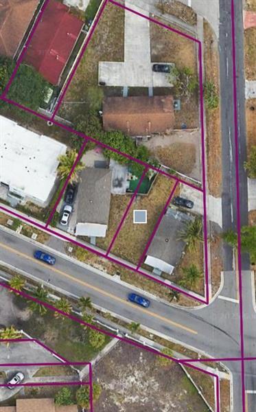 2 of 4 - 404 Foster Rd, Hallandale, FL