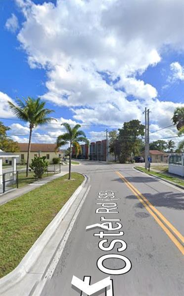 4 of 4 - 404 Foster Rd, Hallandale, FL
