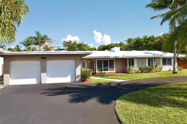 1 of 10 - 2780 Ne 22nd Ave, Lighthouse Point, FL
