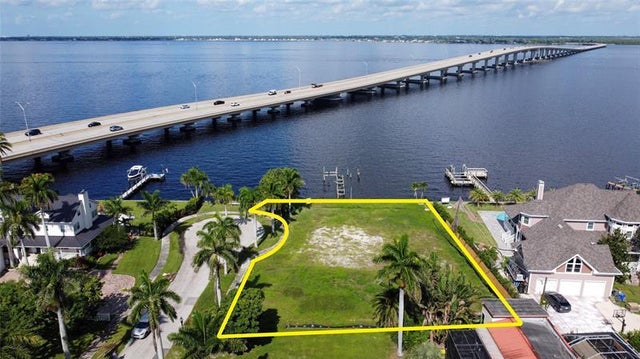 1 of 34 - 1301 Rio Vista Ave, Fort Myers, FL