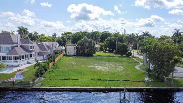 2 of 34 - 1301 Rio Vista Ave, Fort Myers, FL