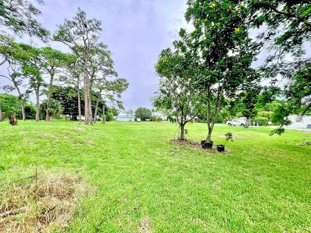 2 of 6 - 5220 Se Jack Ave, Stuart, FL