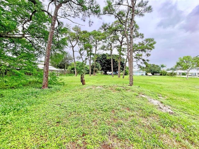 3 of 6 - 5220 Se Jack Ave, Stuart, FL