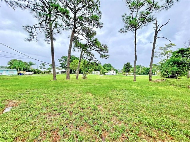 4 of 6 - 5220 Se Jack Ave, Stuart, FL
