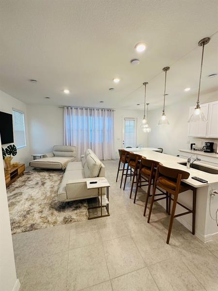 646 Longboat Dr, Davenport