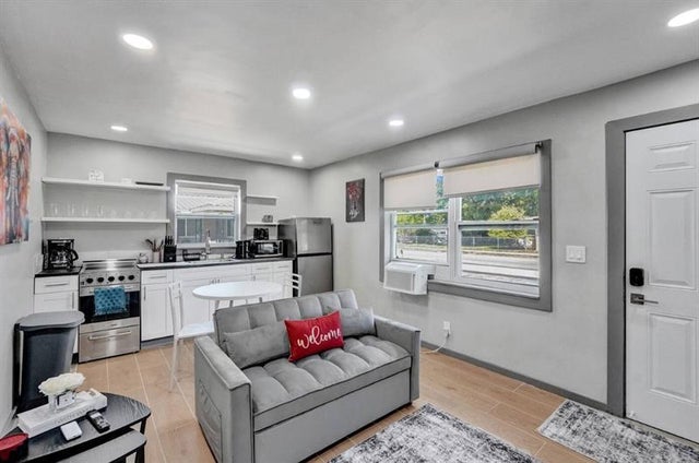 2 of 14 - 824 S 20th Ave 2, Hollywood, FL