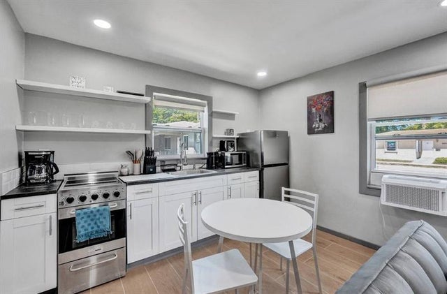 3 of 14 - 824 S 20th Ave 2, Hollywood, FL