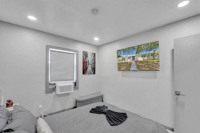 5 of 14 - 824 S 20th Ave 2, Hollywood, FL