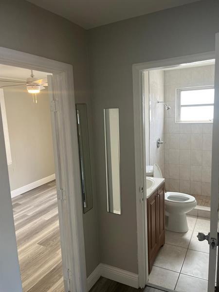 4 of 8 - 1810 Cleveland St 2, Hollywood, FL