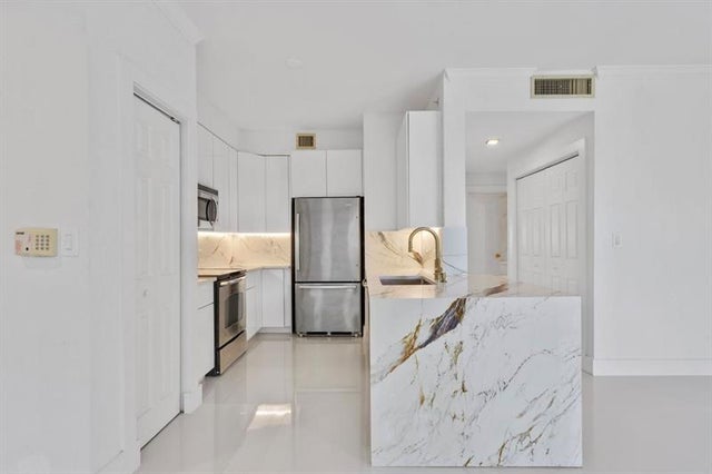 2 of 31 - 1803 N Flagler Dr 206, West Palm Beach, FL