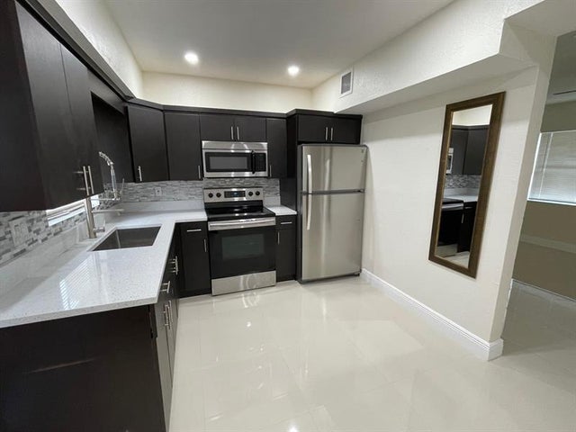 3 of 18 - 1809 Nw 13th Ct, Fort Lauderdale, FL