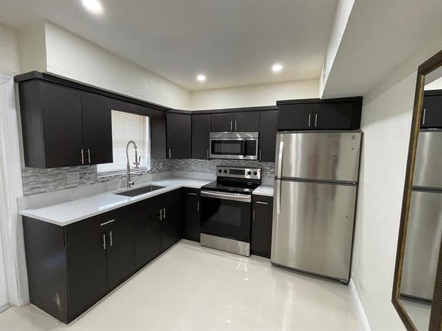 5 of 18 - 1809 Nw 13th Ct, Fort Lauderdale, FL