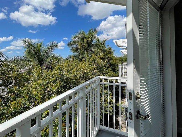 3 of 44 - 2377 Vintage Drive, Lighthouse Point, FL