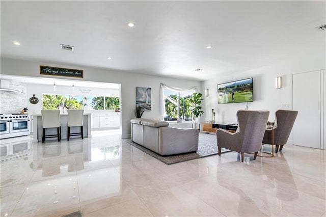 4 of 24 - 2948 Ne 35th Ct, Lighthouse Point, FL