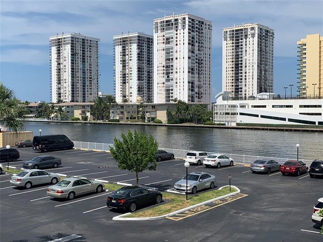 1 of 16 - 1000 Ne Parkview Dr 319, Hallandale, FL