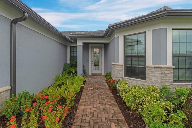 4 of 71 - 4566 Silverwood Ln N, Fort Lauderdale, FL