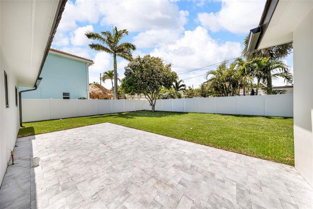 5 of 27 - 3231 Ne 27 Ter, Lighthouse Point, FL