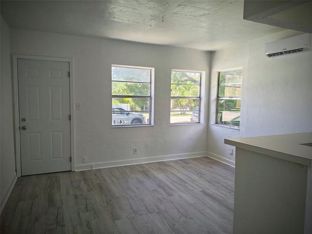 3 of 9 - 2401 Thomas St 2403, Hollywood, FL