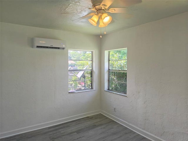 5 of 9 - 2401 Thomas St 2403, Hollywood, FL