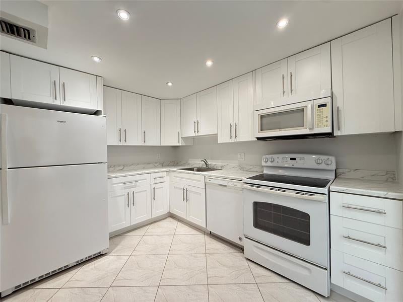 2681 S Course Dr 910, Pompano Beach
