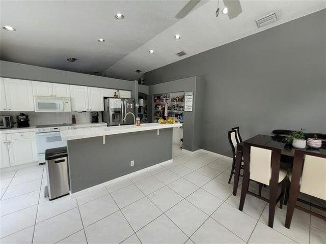 4 of 33 - 6416 Barton Creek Cir, Lake Worth, FL
