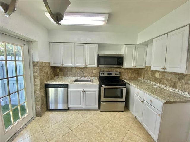3 of 19 - 18 Sw 5th St 20(back), Hallandale, FL