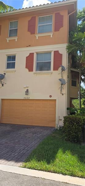 2 of 40 - 3920 Laurel Ln, Coconut Creek, FL
